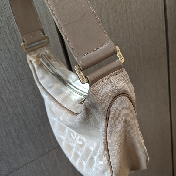 Chanel: CC Travel Line Nylon y2k Shoulder Bag - Picture 6 of 15